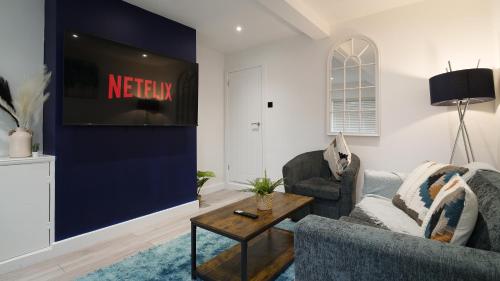 Modern Luxury Home Pool Table Sleeps 5 — 4-Star Luxury Hotel in Worksop, United Kingdom