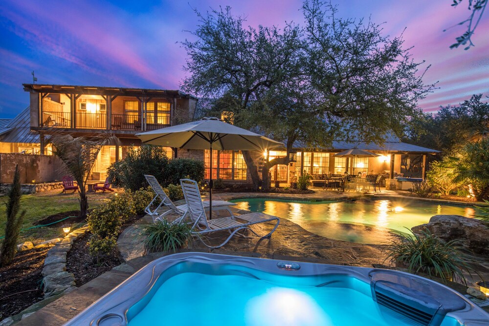 Rock N Wood Home — 4-Star Luxury Hotel in Wimberley, United States