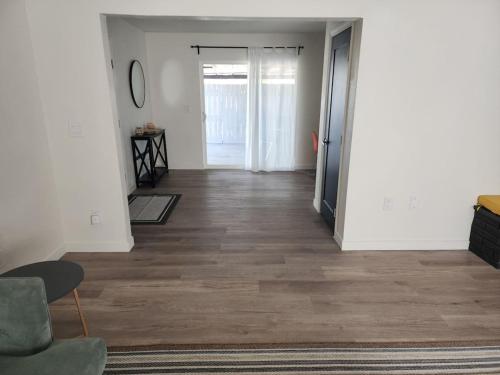 Mid century rural ranch house minutes to the strip