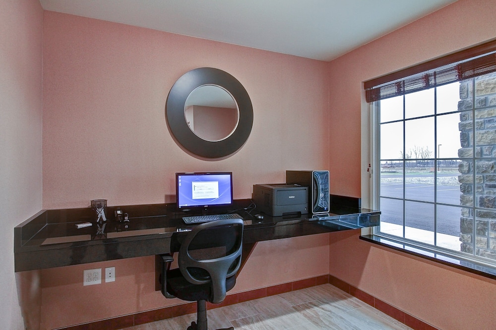 Cobblestone Hotel & Suites Pulaski Green Bay - photo 42
