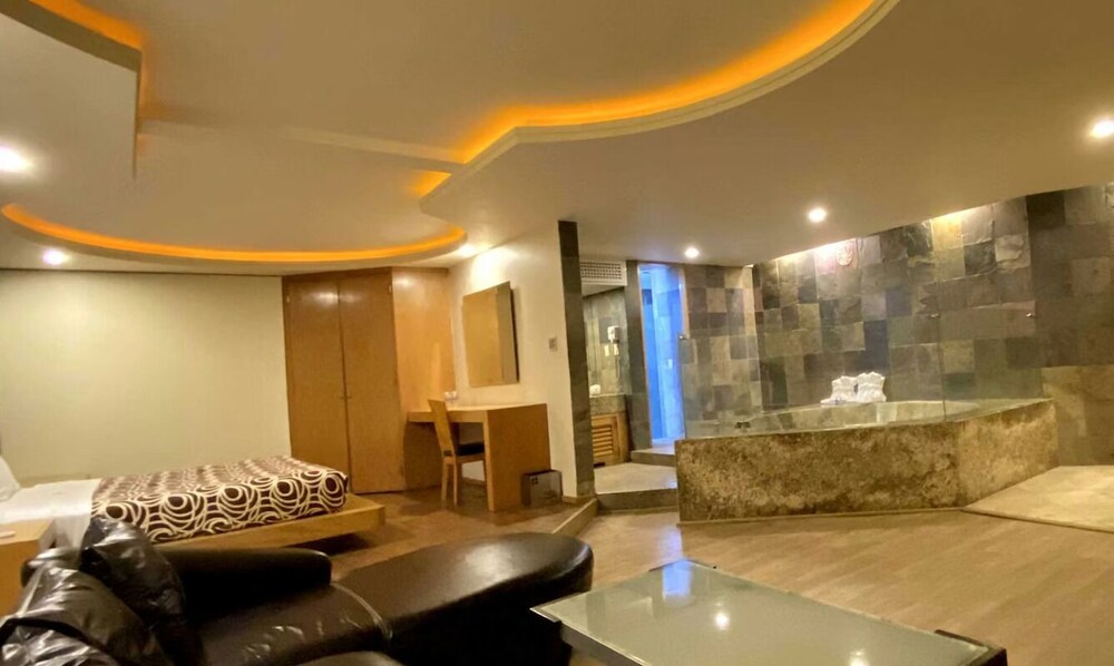 Hotel Lord Adults Only
