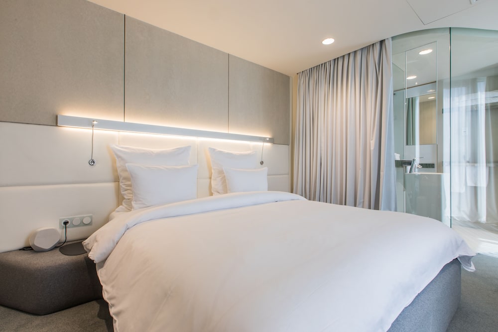 The Grove Design Hotel