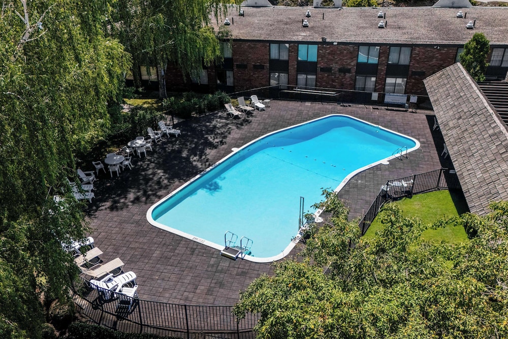 Fireside Inn & Suites Portland - photo 85