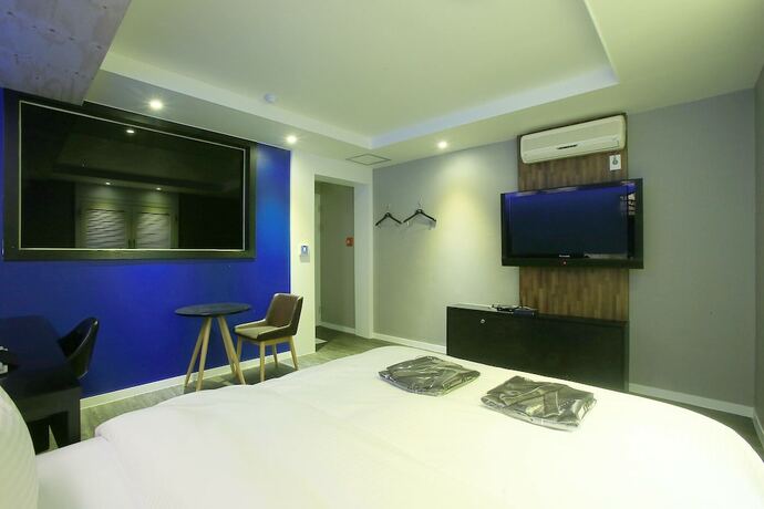 Suwon City Hall Station La Mer in Suwon, South Korea