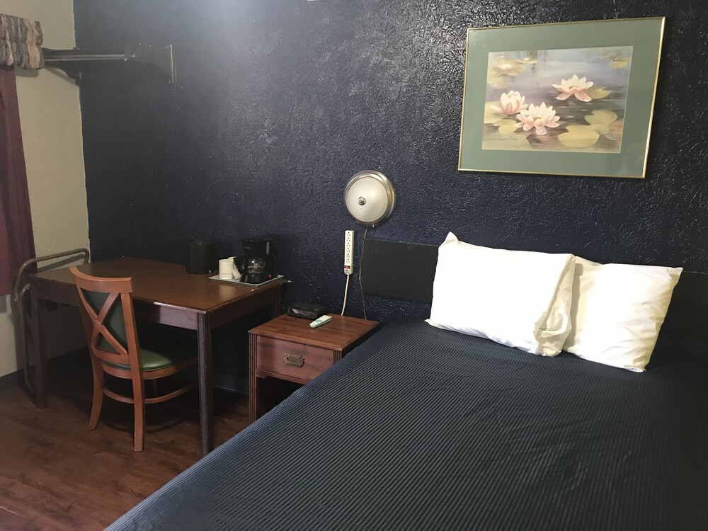 Cooper Motel Tuscola - photo 3