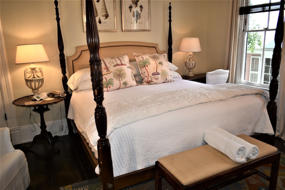 Simonton Court Historic Inn & Cottages - photo 30