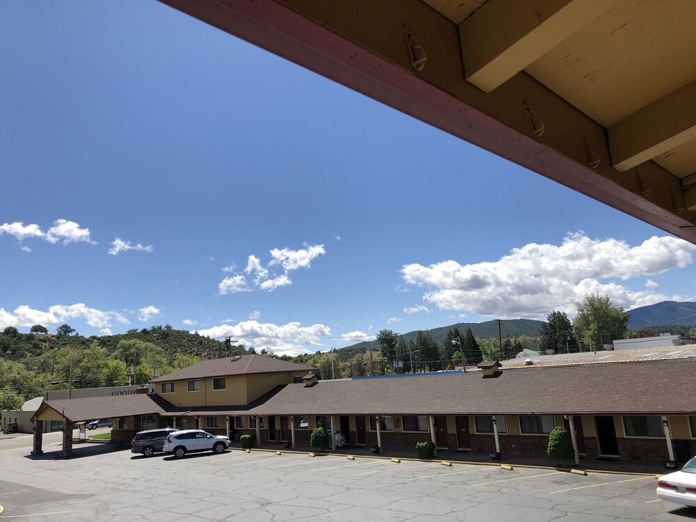 Klamath Motor Lodge - photo 50