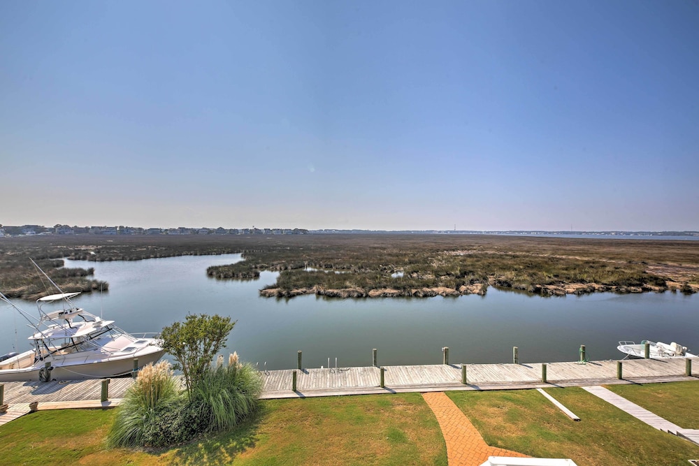 Manteo Waterfront Resort Home with 30 Ft Dock - photo 12