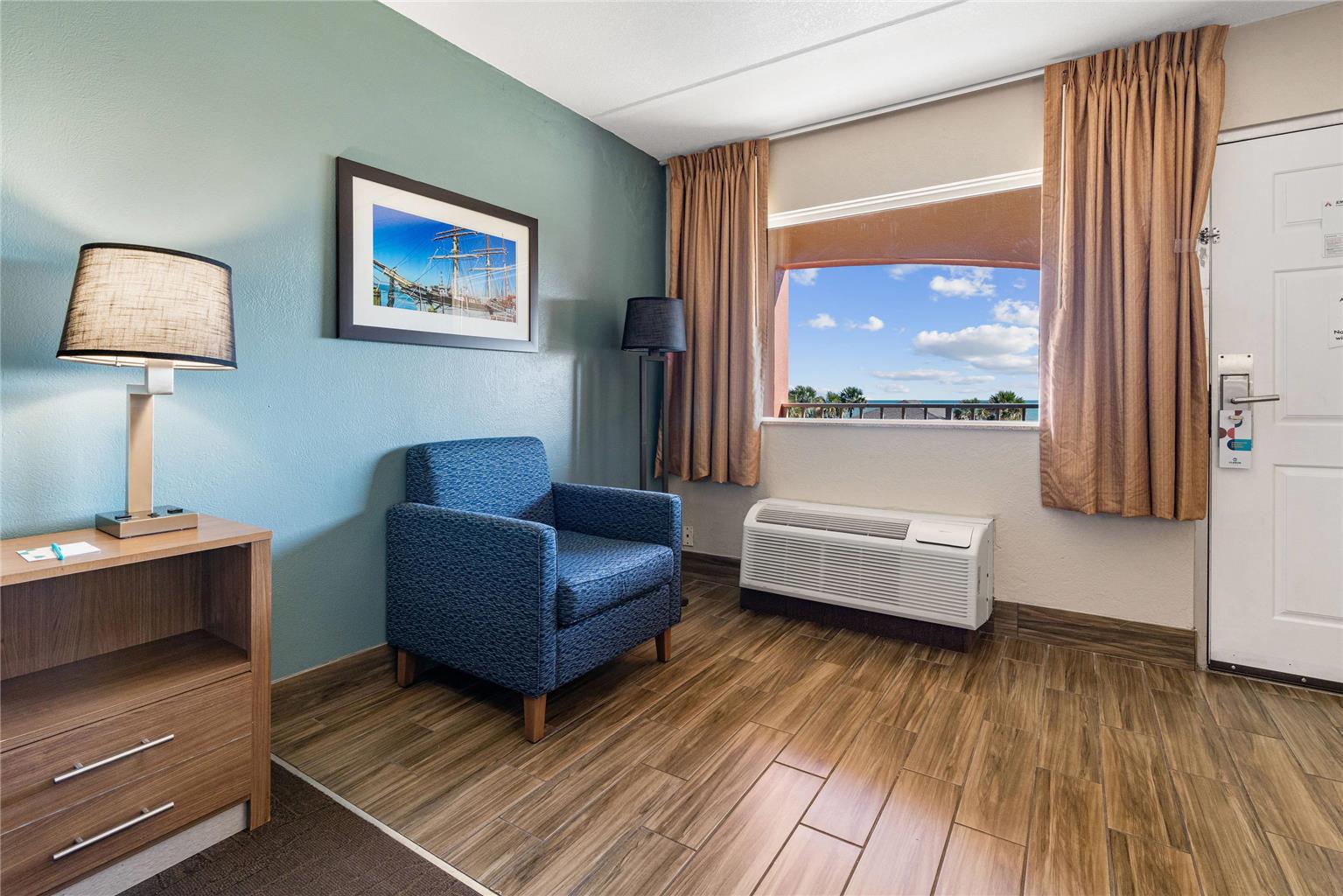 Clarion Pointe Galveston Beachfront - photo 21