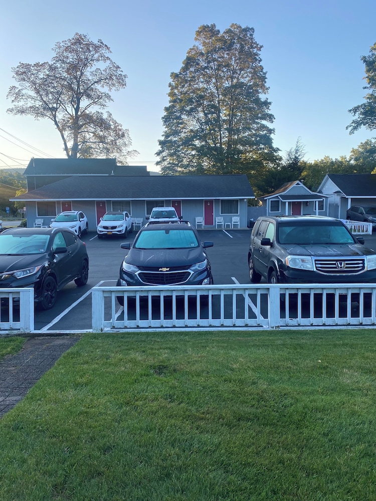 Barberry Court Motel - photo 28