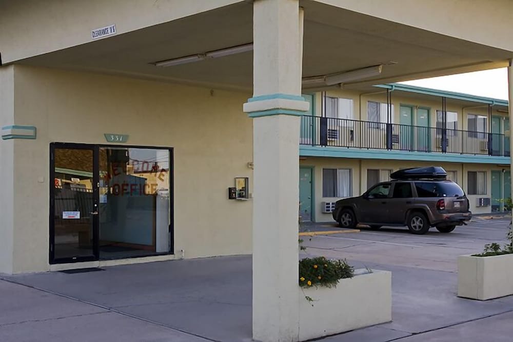 Motel 8 Willcox - photo 21