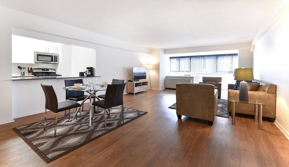Global Luxury Suites At Emerson Place - photo 20