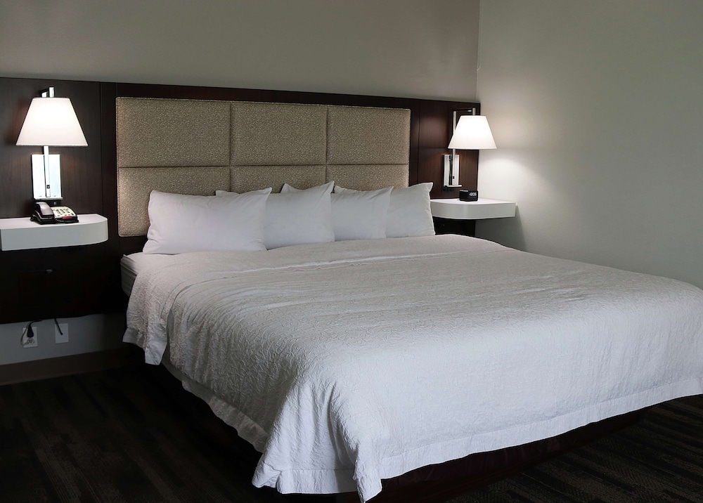 Hampton Inn & Suites Stephenville - photo 9