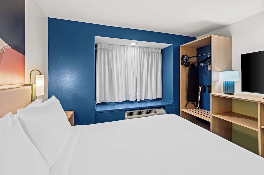 Spark by Hilton Sterling Dulles Airport - photo 23
