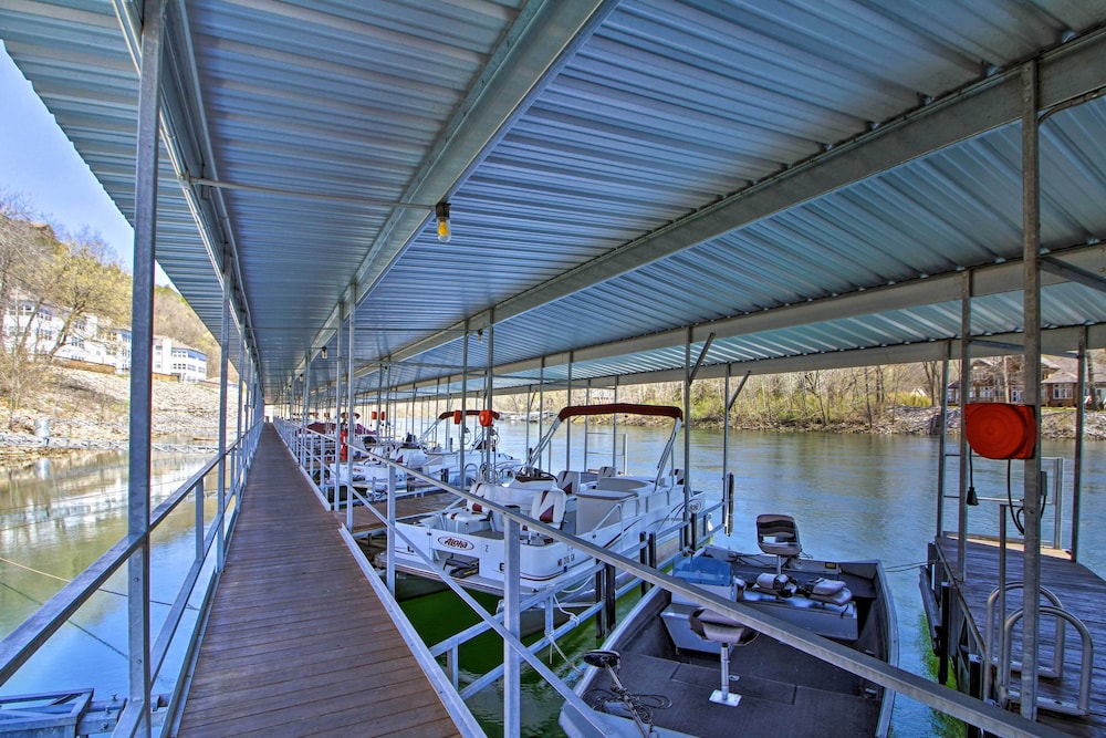 Branson Resort Condo w Lake Taneycomo Access - photo 14