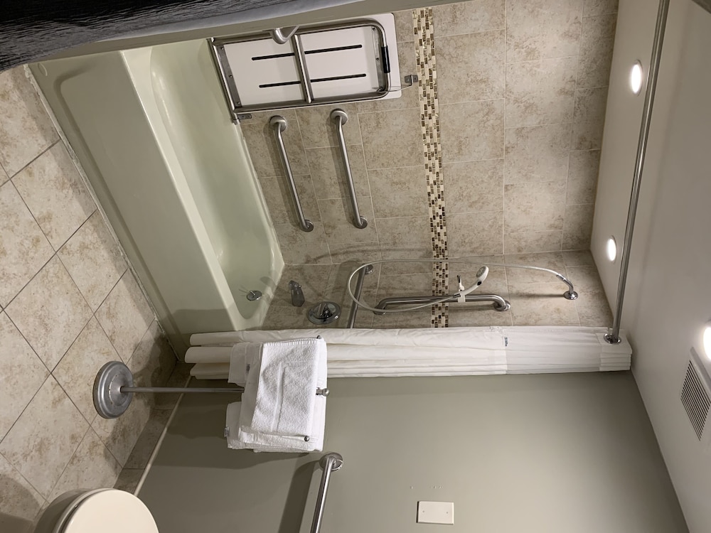 Ramada by Wyndham Rockville Centre - photo 35