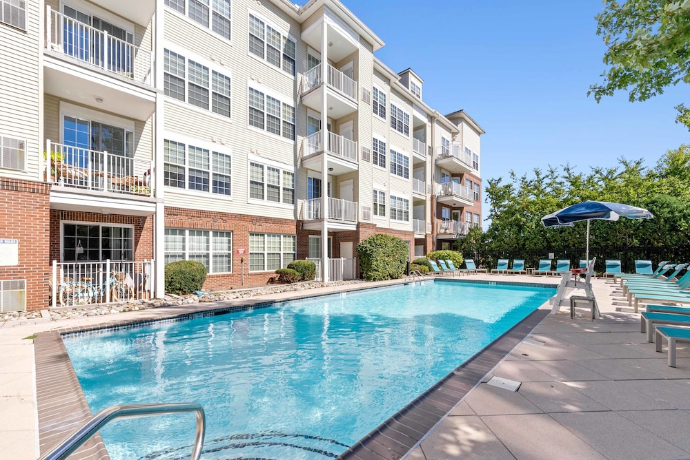 Global Luxury Suites at Raritan — 4-Star Luxury Hotel in Raritan, United States