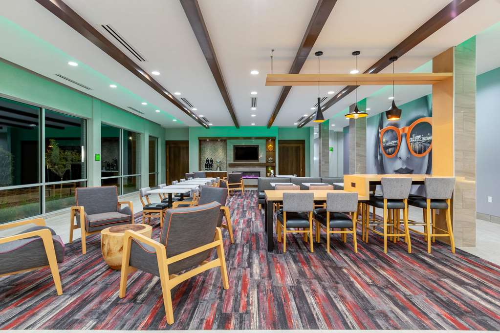 La Quinta by Wyndham Altoona Des Moines - photo 8