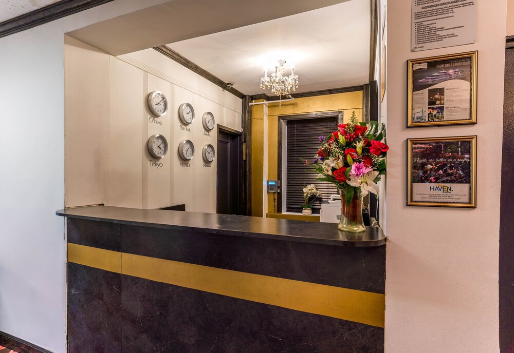 Royal Park Hotel and Hostel - photo 5