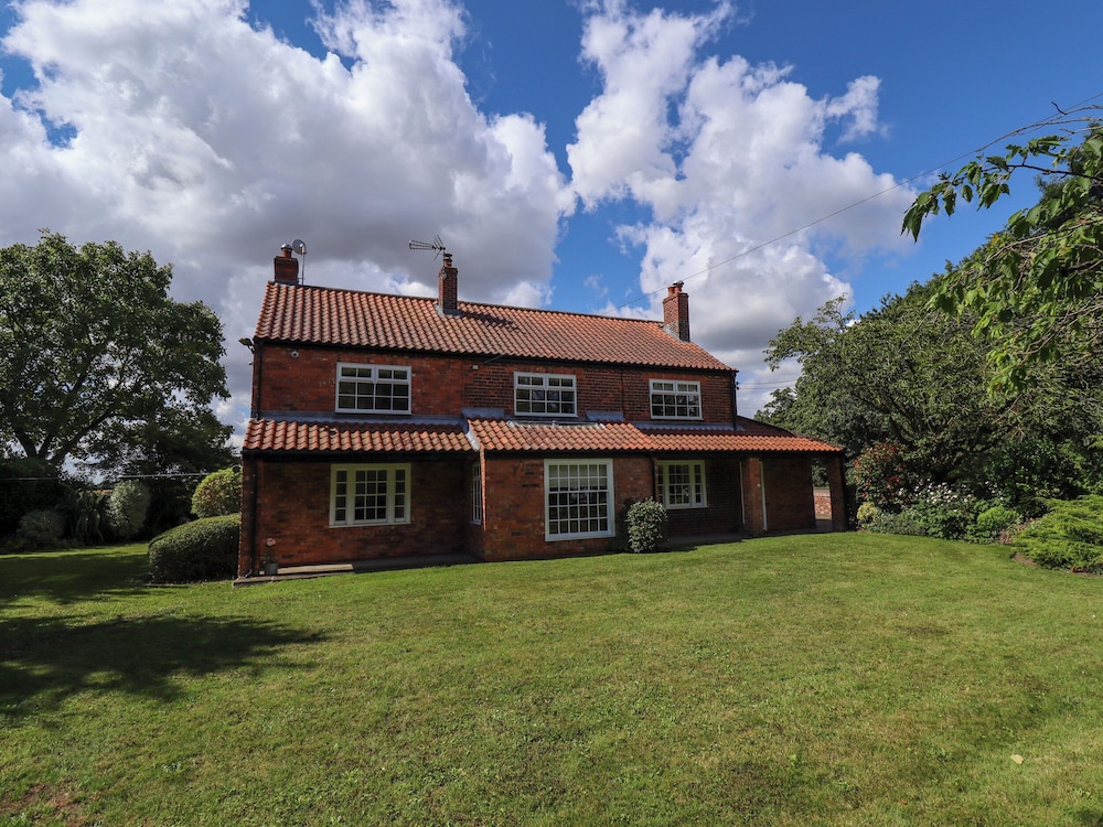 Moon Field Lodge — 4-Star Luxury Hotel in Scunthorpe, United Kingdom
