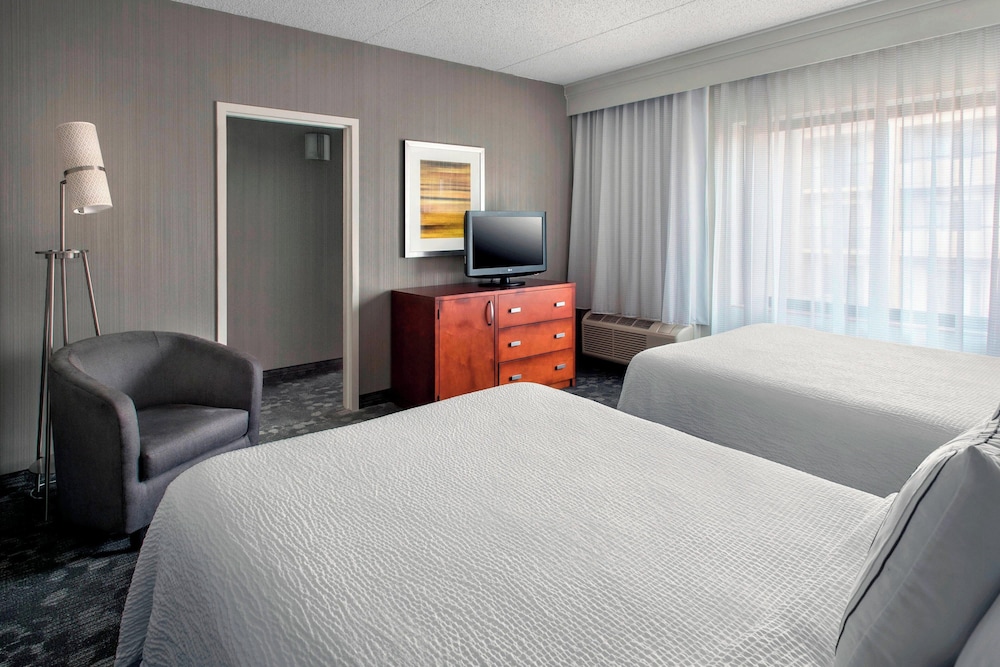 Courtyard by Marriott Newark Liberty International Airport - photo 4