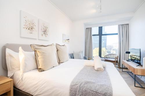 Zeeland Pier 607 6th Floor Studio near CTICC with Onsite Parking