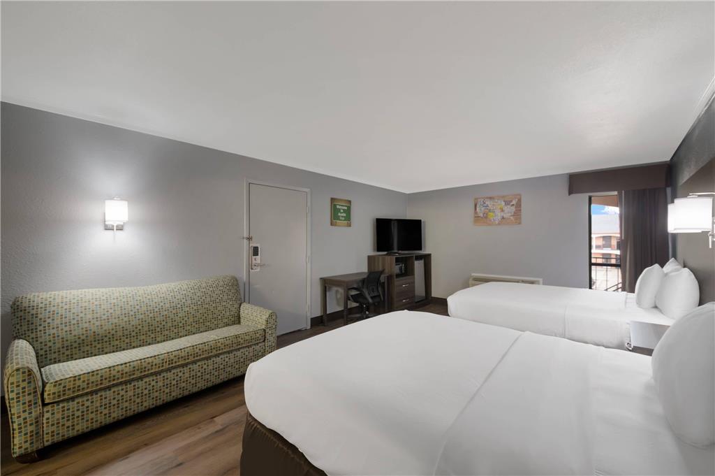 Econo Lodge Austin North near The Domain - photo 18