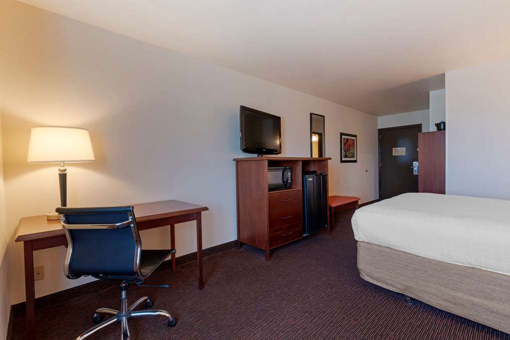 Best Western Pony Soldier Inn Airport - photo 15