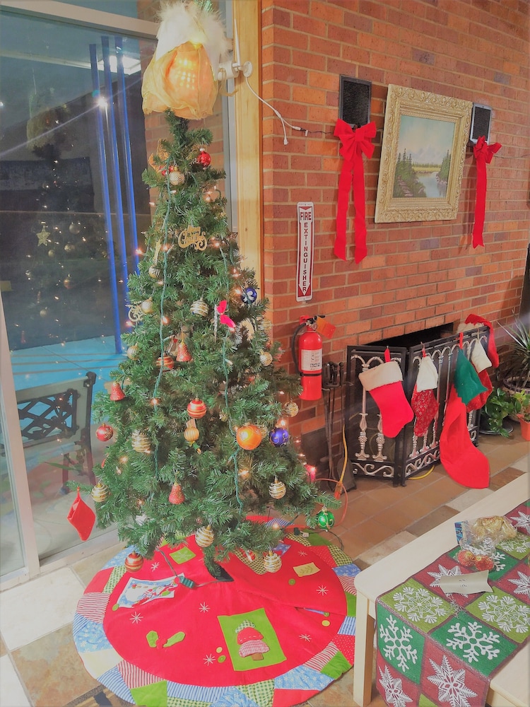 Grand View Plaza Inn & Suites - photo 3