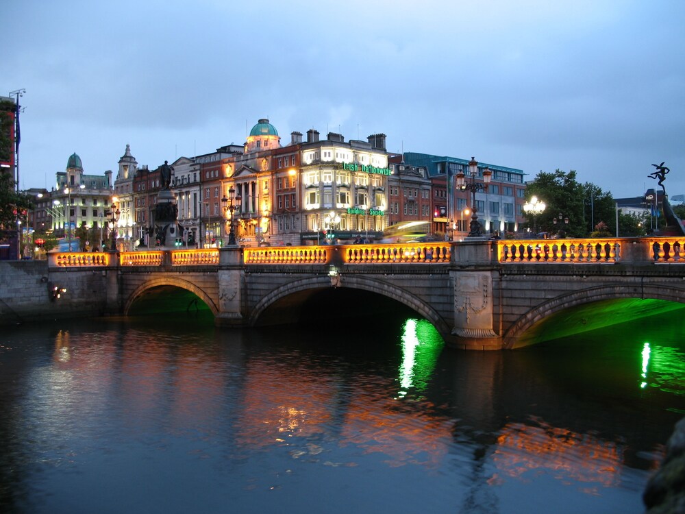 Grand Canal Luxury Apartment — 4-Star Luxury Hotel in Dublin, Republic of Ireland