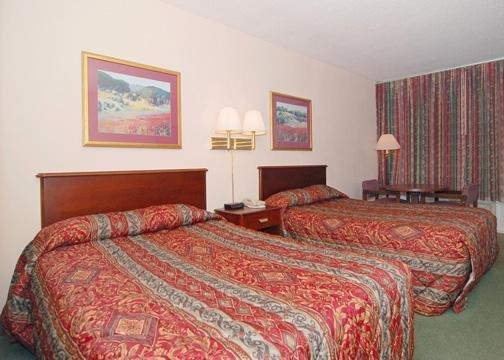 Econo Lodge Statesville - photo 5