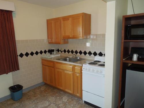 Monticello Motel - photo 25
