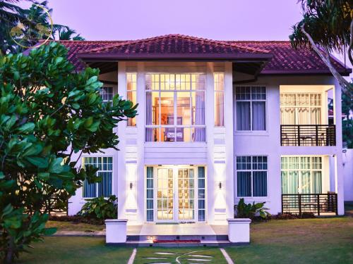 Villa Oceana By Heritage — 4-Star Luxury Hotel in Hikkaduwa, Sri Lanka