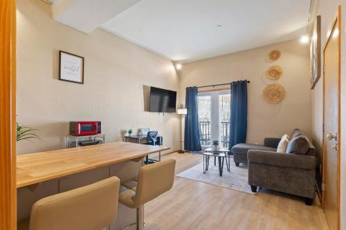 European Village King Suite Retreat: Unwind Explore Beach Work — 4-Star Luxury Hotel in Palm Coast, United States