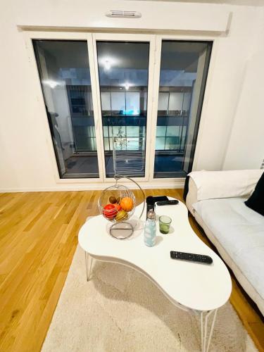 Dream Dwell Paris Fantastic Modern Flat Near Rer a Paris in Saint-Maur-Des-Fosses, France