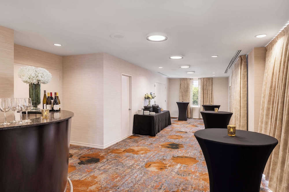 DoubleTree Suites by Hilton Austin Downtown Capitol - photo 44