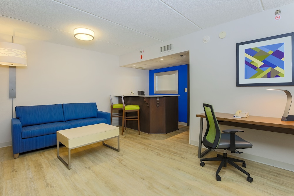 Holiday Inn Express Milwaukee West Medical Center by IHG - photo 13