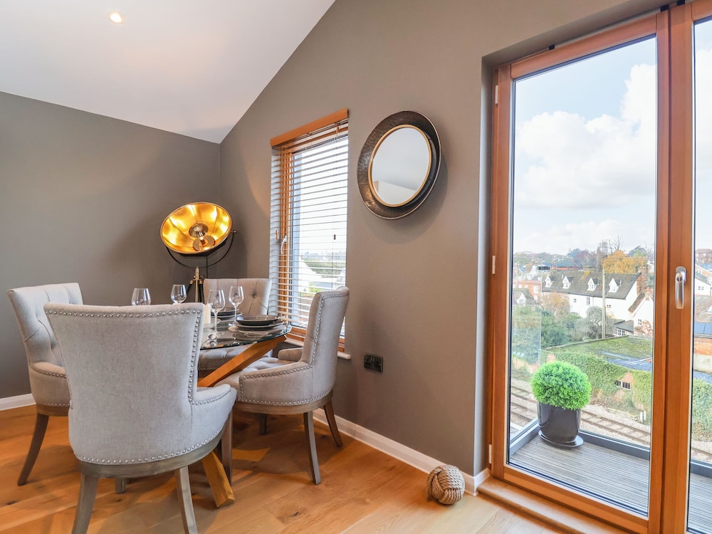 Woodbridge Penthouse — 4-Star Luxury Hotel in Woodbridge, United Kingdom