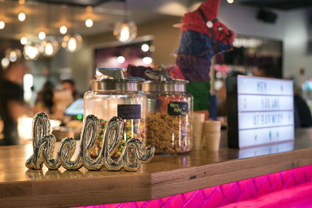 Moxy Chicago Downtown - photo 5