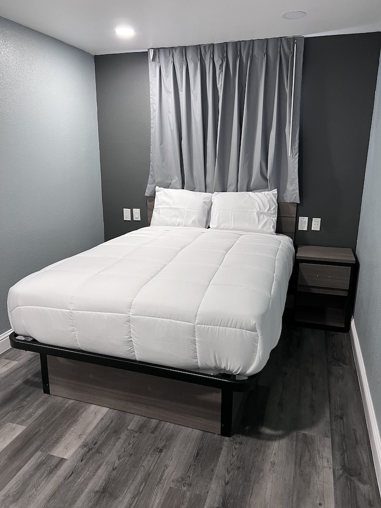 Surf City Inn and Suites - photo 4