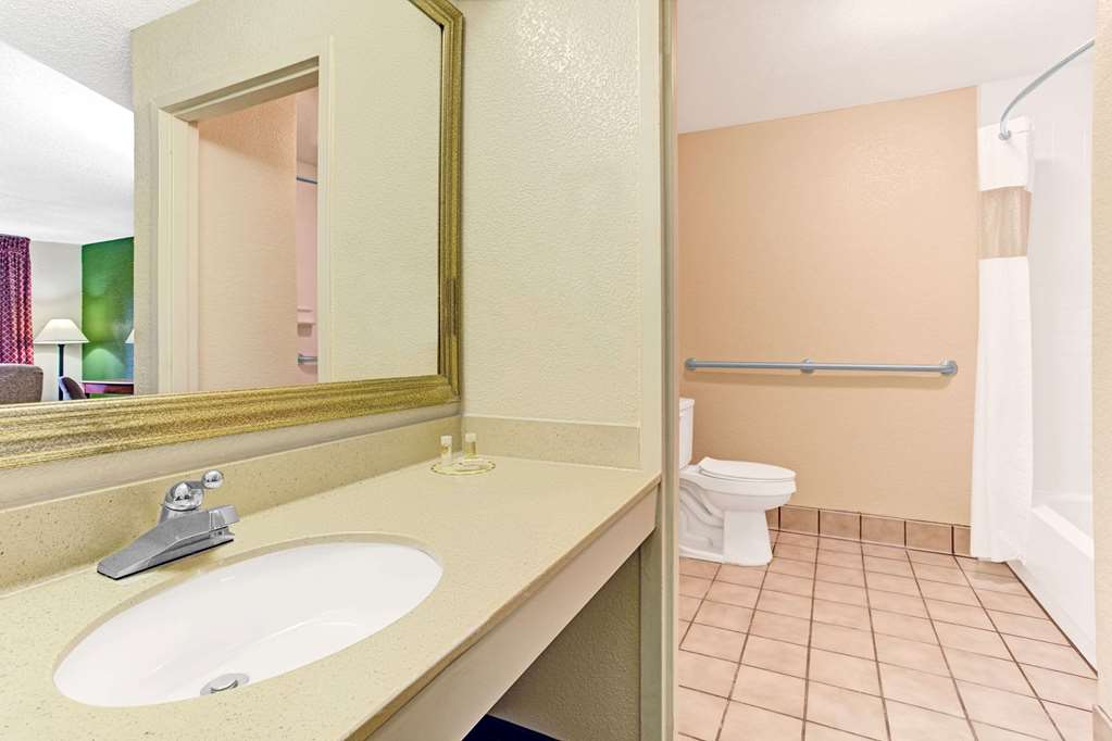 Days Inn by Wyndham Wilson - photo 13