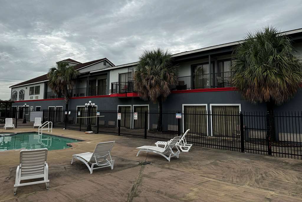 Baymont by Wyndham Houston North - photo 8
