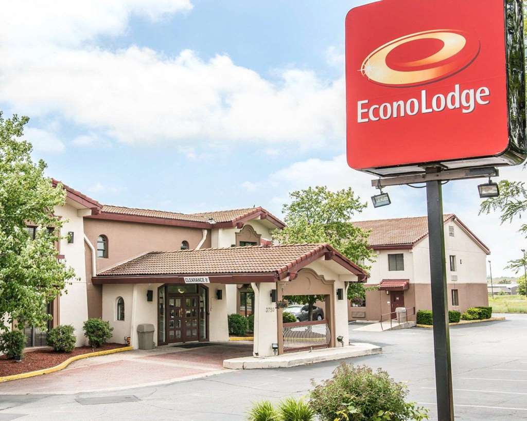 Econo Lodge Kalamazoo near Wings Stadium in Kalamazoo, United States