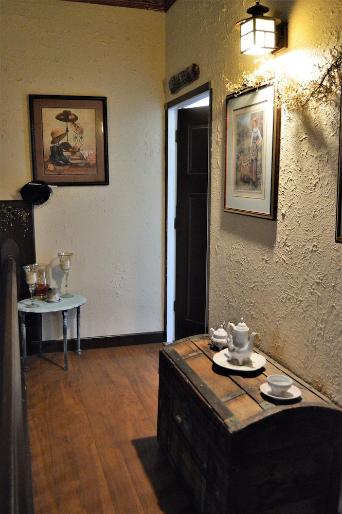 Holly Inn Suites - photo 9