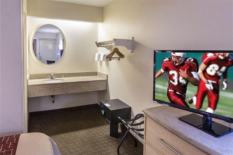 Red Roof Inn Detroit Farmington Hills - photo 3