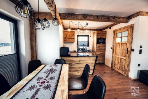 Laura Resort Luxury Chalets z jacuzzi — hotel in Szaflary