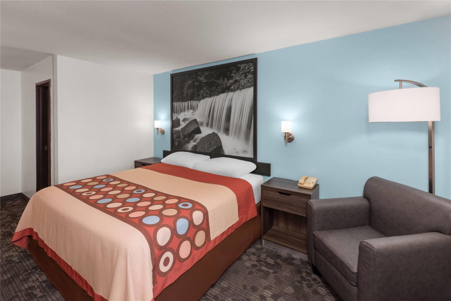 Super 8 by Wyndham Rock Port MO - photo 8