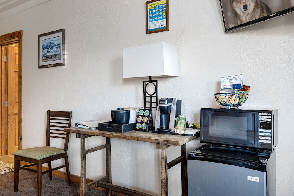 Elk Refuge Inn - photo 78