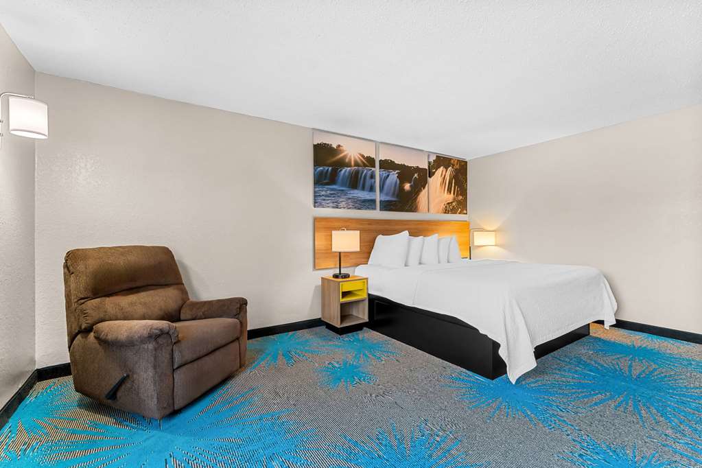 Days Inn by Wyndham Sioux Falls Empire - photo 33