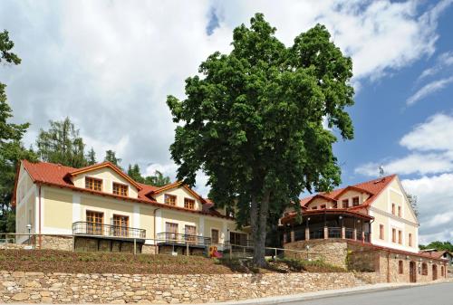 Hotel Gold Chotoviny — 4-Star Luxury Hotel in Chotoviny, Czech Republic